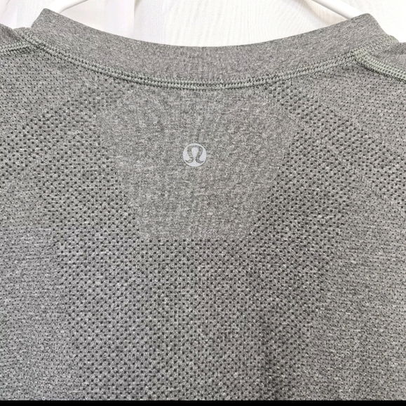 2 Large Lululemon Men's  Short Sleeve Green And Gray Athletic Performance Shirts - Picture 11 of 13